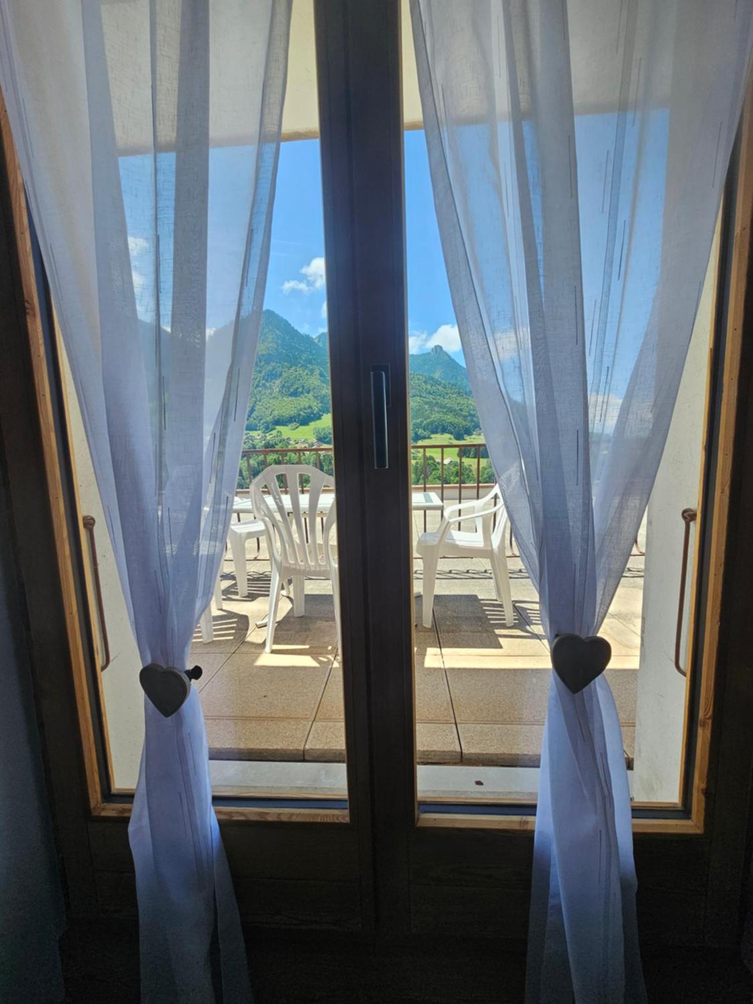 Hotel Plein Soleil Vacheresse Esterno foto